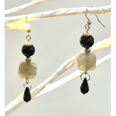 044 boucles d'oreilles carrés de labradorite, tourmaline noire